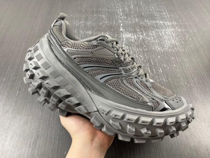 BLCG DEFENDER SNEAKER  685613-W2RA6 3000