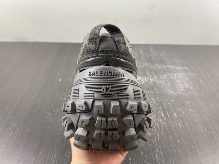 BLCG DEFENDER SNEAKER  685613-W2RA6 3000