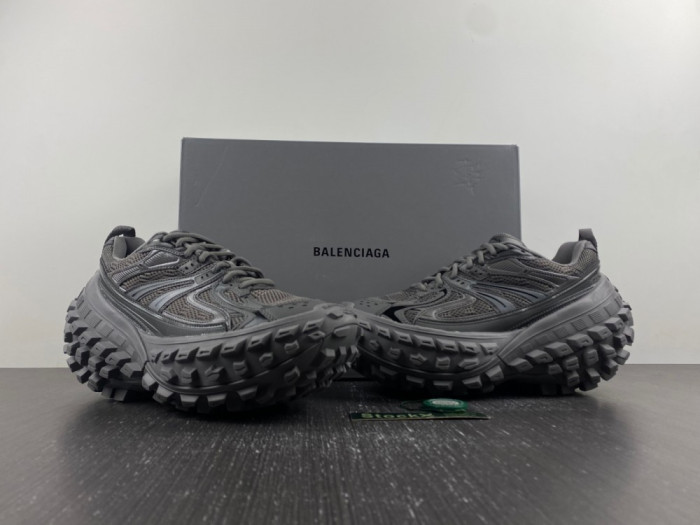BLCG DEFENDER SNEAKER  685613-W2RA6 3000
