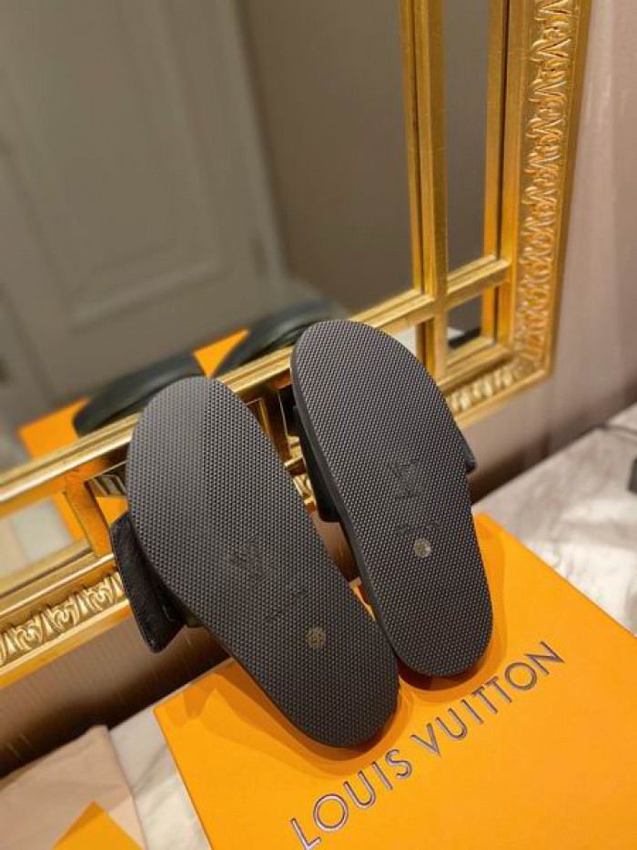LV  SLIPPERS