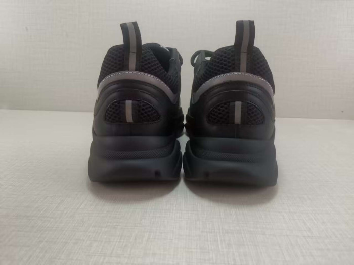 DR  SNEAKER