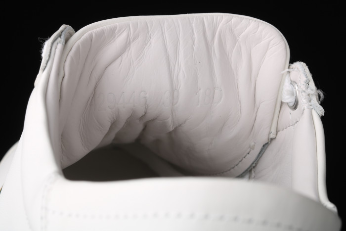 GUCC Ace Embroidered Low-Top Sneaker white with bee  ‎429446 02JP0 9064