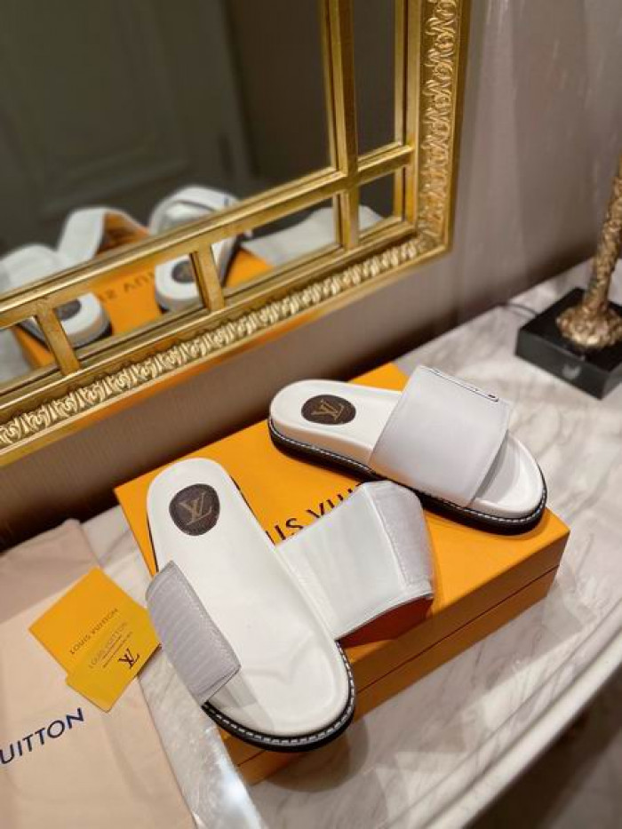 LV  SLIPPERS