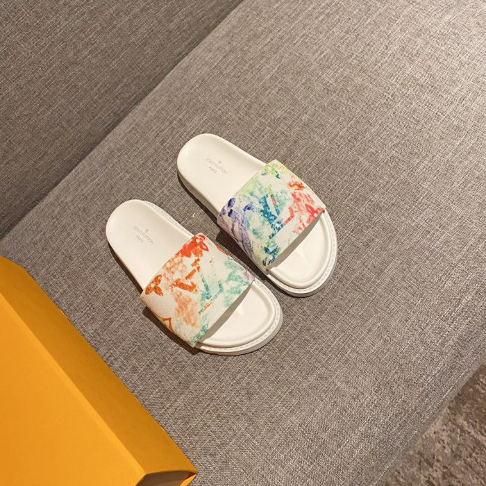 LV  SLIPPERS