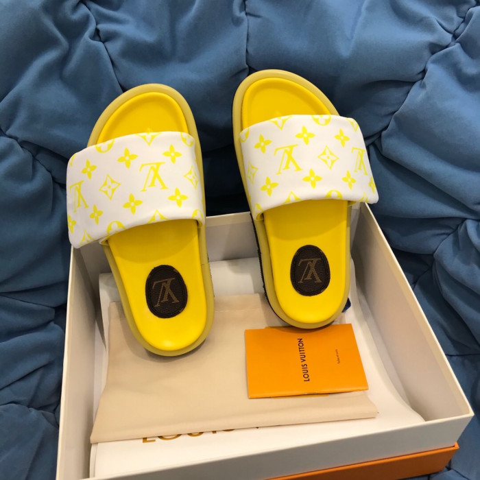 LV  SLIPPERS