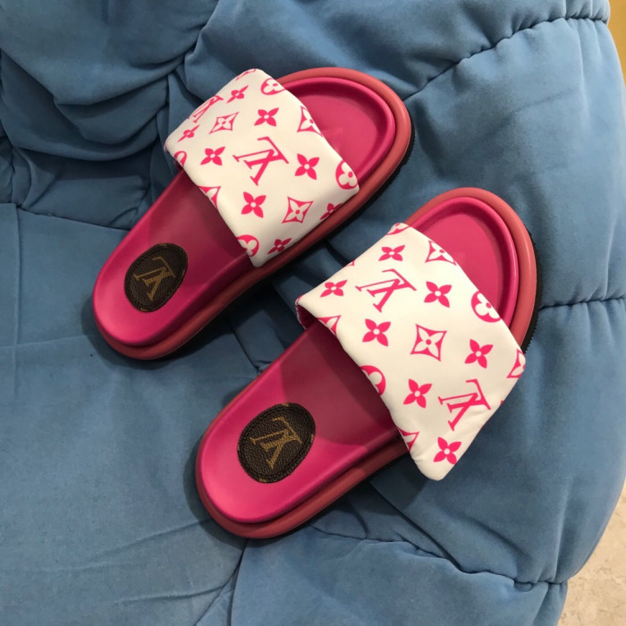 LV  SLIPPERS