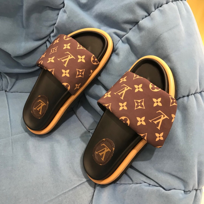LV  SLIPPERS
